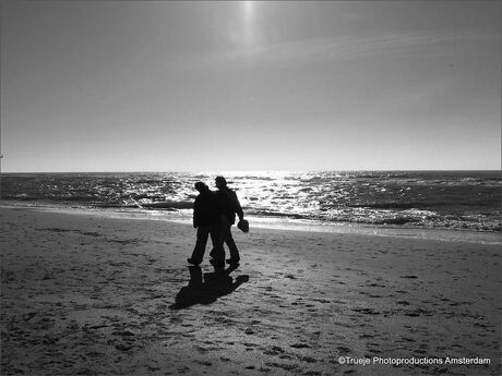 zw-w strand,zee,mensen.jpg ----20100503_96-3