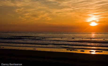 zonsondergang surfers