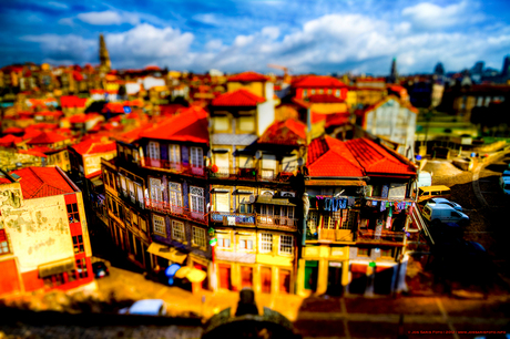 Tiltshiftfoto van Ribeira in Porto (Portugal)