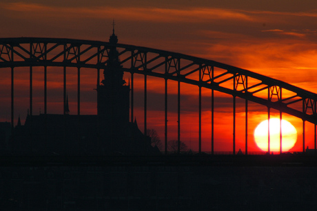 Zonsondergang bij Nijmegen