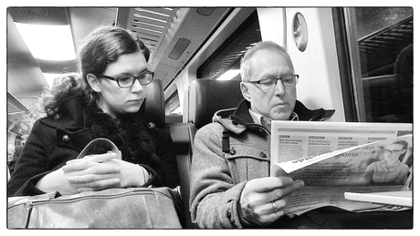 trainpeople : reading (together)