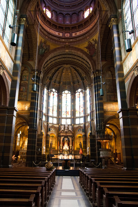 Doorzicht in de Basiliek van de H. Nicolaas