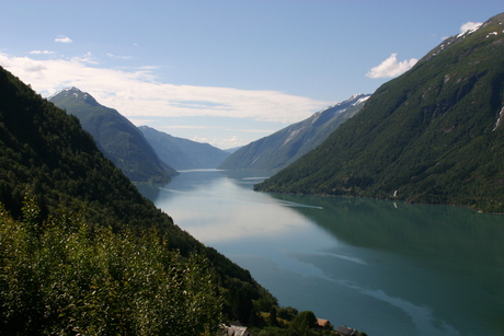 View over een Noors fjord