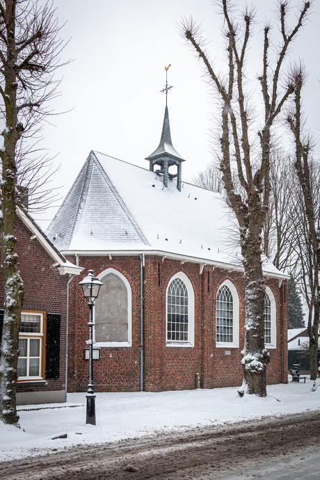 Kerkje in Eersel bij sneeuw