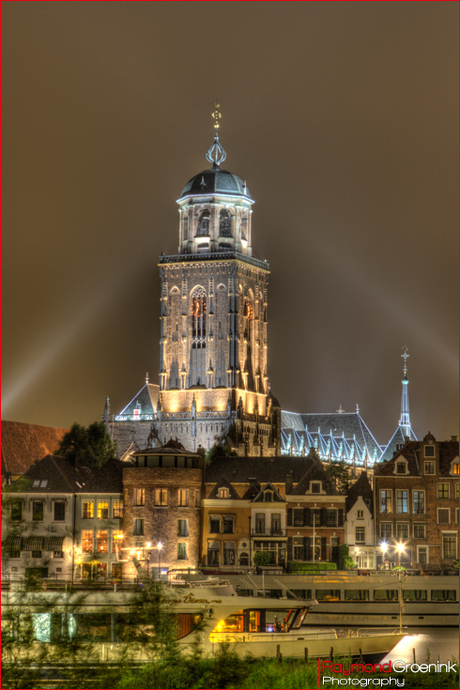 Lebuïnuskerk bij nacht