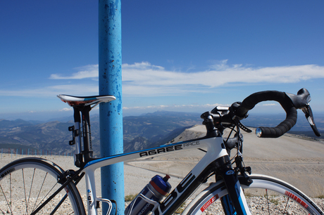 Na een zware klim, rust voor fiets en z'n baas, op de Mt'Ventoux.