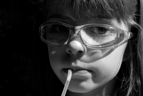 Ranja met een rietje