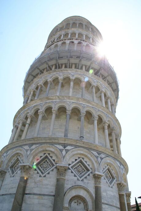Toren van Pisa in de zon