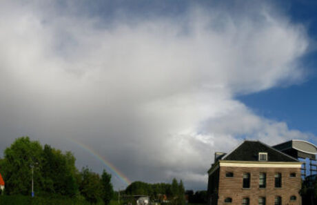 Cumulonimbus capillatus incus praecipitatio (CL9)