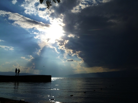 Licht explosie boven Ohrid