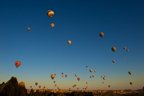 Sunrise vanuit een hete luchtballon