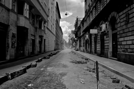 Een vervallen straat in hartje Budapest