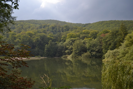 water in de bergen