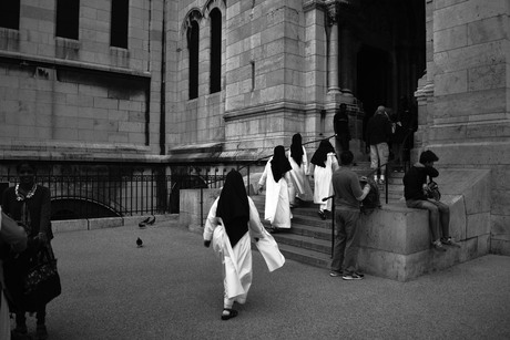 Nonnen in Parijs