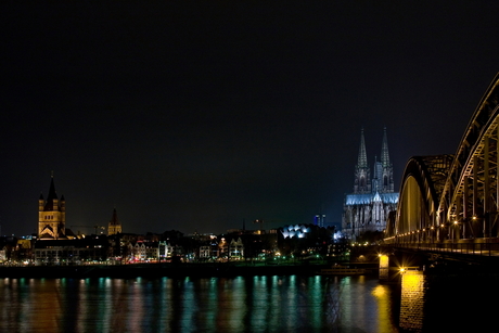 Altstad Keulen in de avond (2)