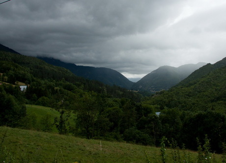 Regenwolken in de Haut Jura