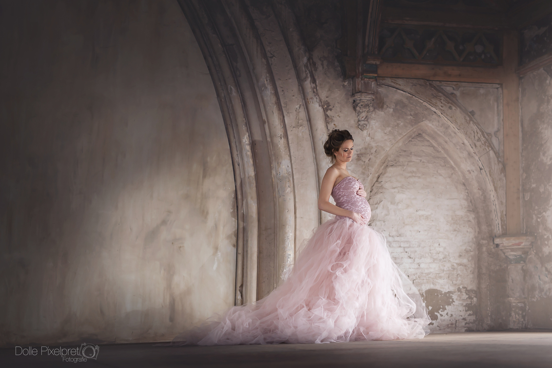 Having a child is almost like getting married... - - - foto door dollepixelpret op 28-02-2016 - deze foto bevat: vrouw, portret, liefde, daglicht, baby, beauty, emotie, zwanger, blond, mode, fotoshoot, 50mm, zwangerschapsjurk