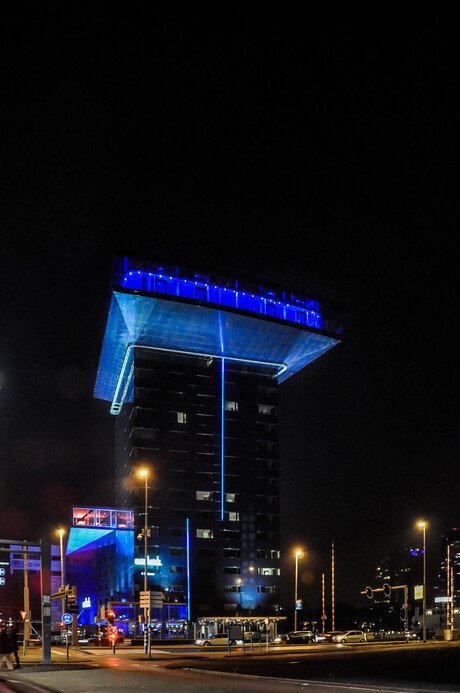 Straatbeeld Rotterdam bij nacht