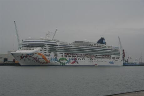 nieuw bootje in de Eemshaven