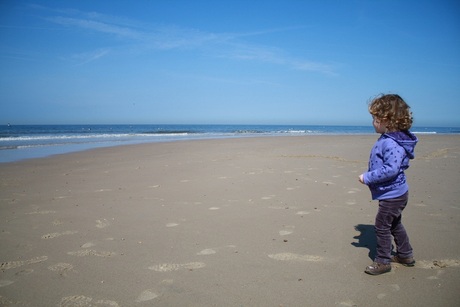 Het kleine meisje en de zee