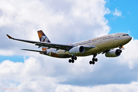 Etihad Airways op short final