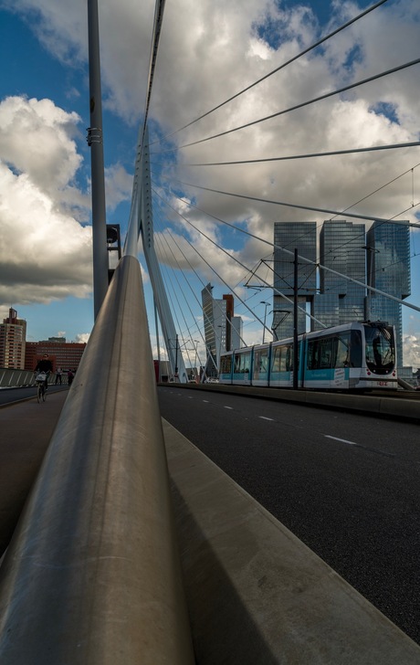 Tram op de brug