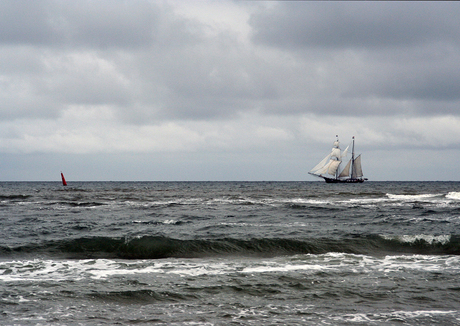 Op volle zee