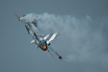 F-16 solo display