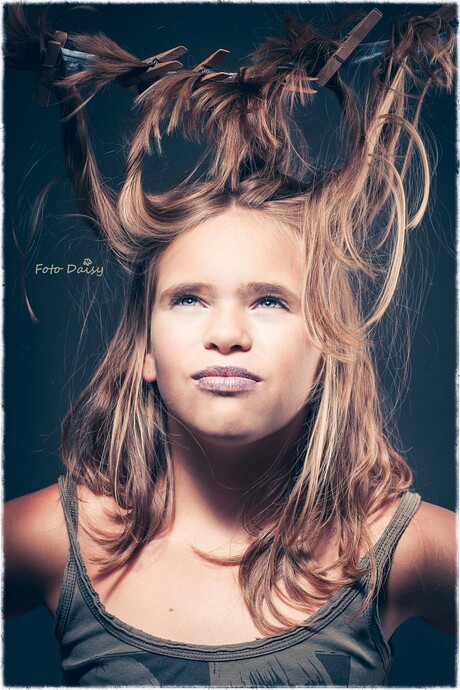 dochter aan de waslijn