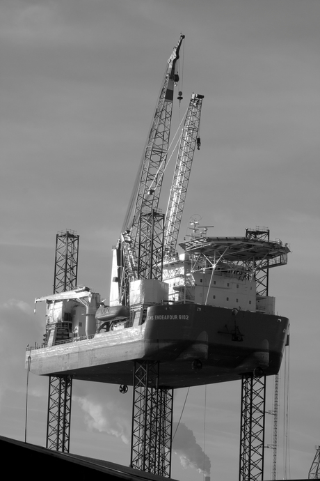 OFFSHORE CONSTRUCTION JACK UP