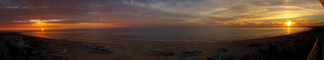Zonsopgang en zonsondergang in Algarve