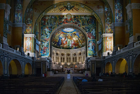 Sainte Theresia-kerk, interieur.