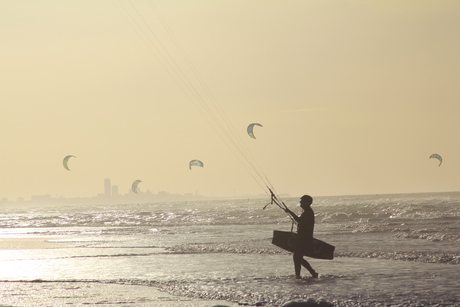 Kitesurfers in Katwijk