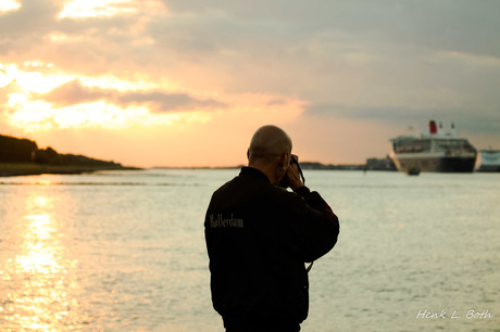 Vertrek Queen Mary 2 uit Rotterdam