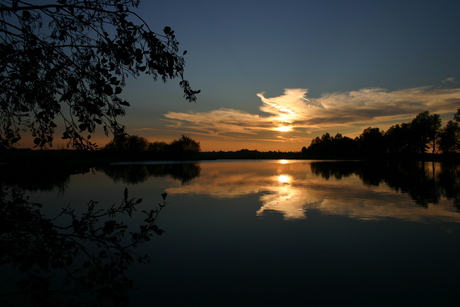 Zonsondergang polder