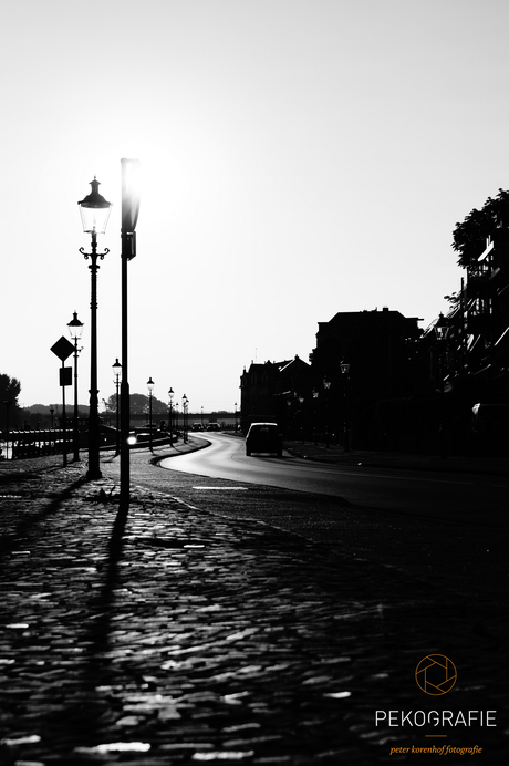 Deventer ijsselkade bij avondlicht