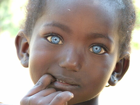 Meisje met blauwe ogen.