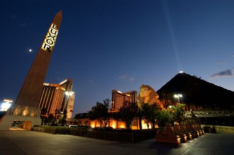 Luxor by night, Las Vegas