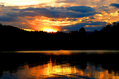 Zonsondergang over het meer van Kutschach