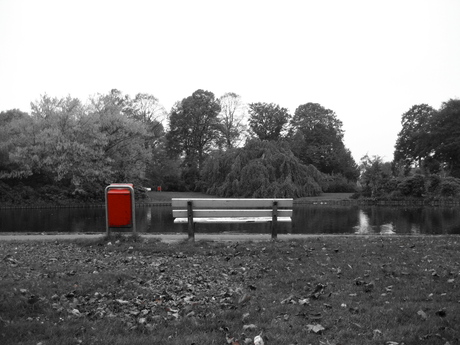 Bankje; kleuraccent rood