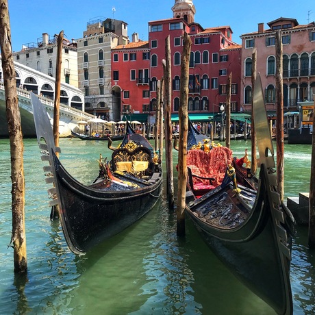 Gondola’s op de Canal Grande in Venetië