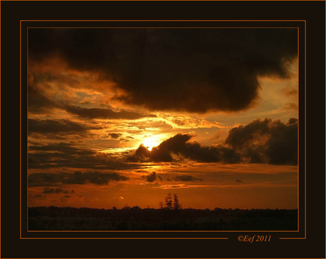 Zonsondergang vanuit de trein...