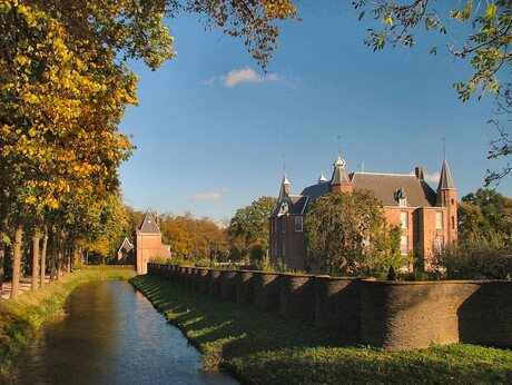 Kasteel Oud Zuilen op een mooie herfstdag