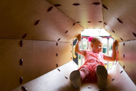 Spelen in de speeltuin