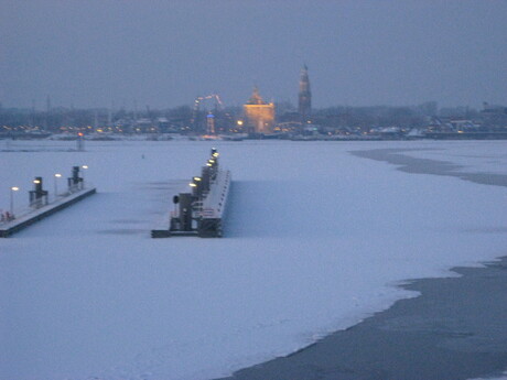 dichtgevroren IJsselmeer