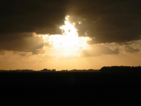 Zon overwint wolken