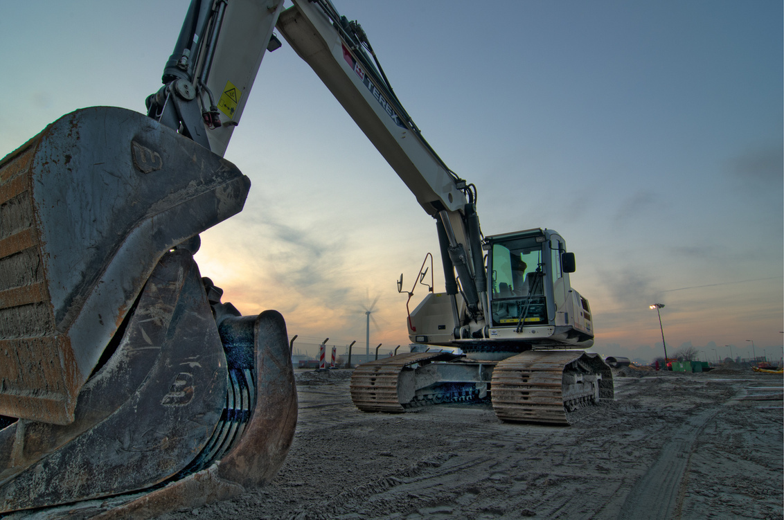 HDR - resultaat na een hele koude zondag middag..
samen gesteld uit 4 belichtingen - foto door xlphoto op 28-11-2010 - deze foto bevat: Graafmachine HDR