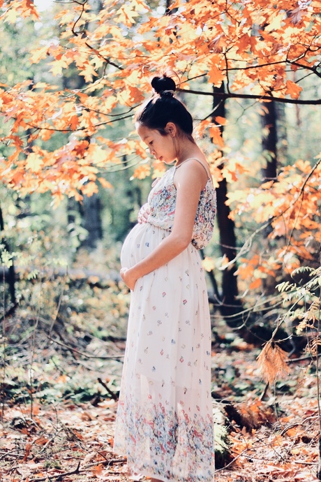 Autumn beauty pregnancy shoot