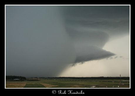 Noodweer nadert Eindhoven Airport