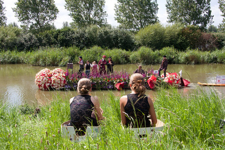 kijken naar varend corso